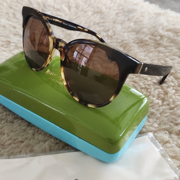Never Worn Kate Spade Tortoise Frame Sunglasses With Case/Cloth 🕶 - Picture 2 of 12
